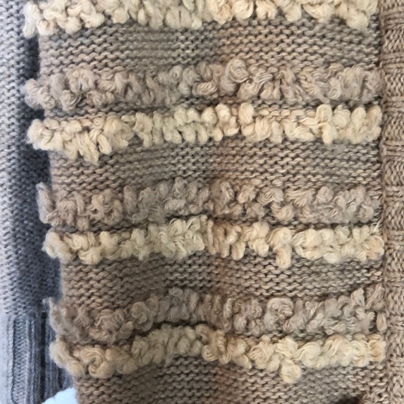 Super soft tan sweater - Picture 2 of 2